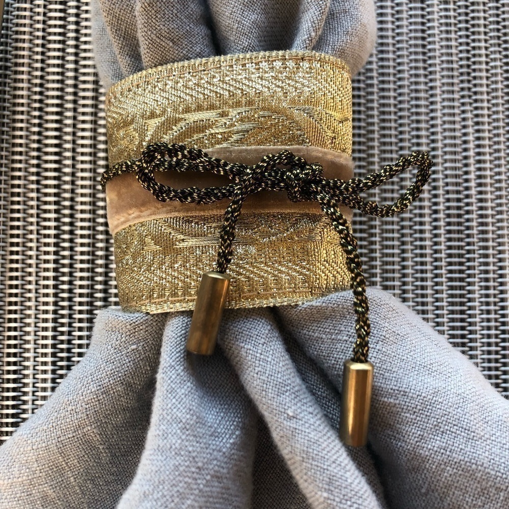 Vintage AVON Napkin rings Set of 4, gold jacquard. New